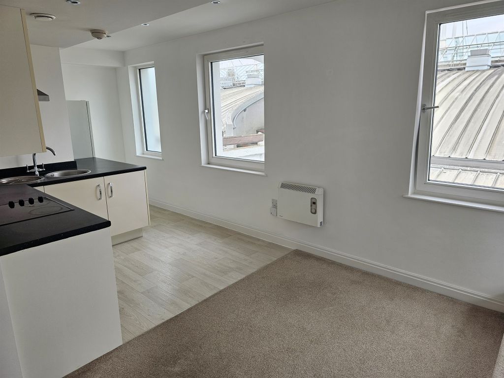 1 bed flat for sale in The Cloisters, Great Western Street, Aylesbury HP20, £160,000