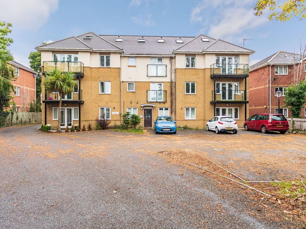 2 bed flat for sale in Richmond Park Road, Bournemouth BH8, £170,000