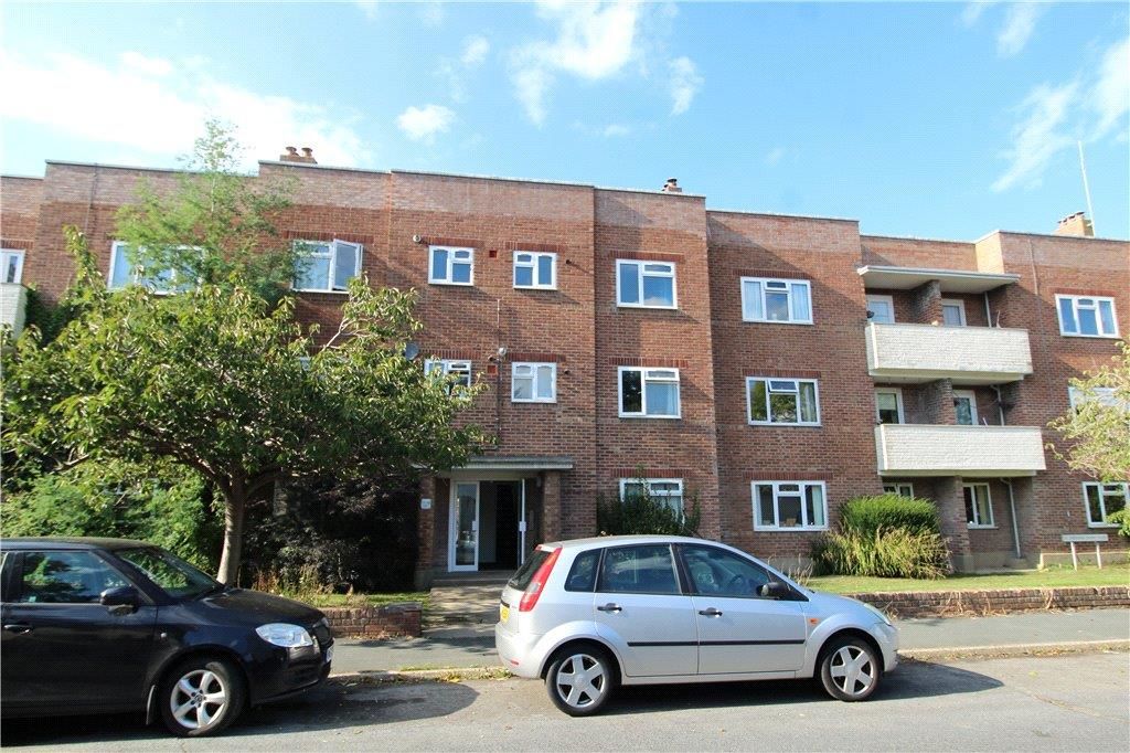 2 bed flat for sale in St. Swithins Road, Bridport DT6, £199,950