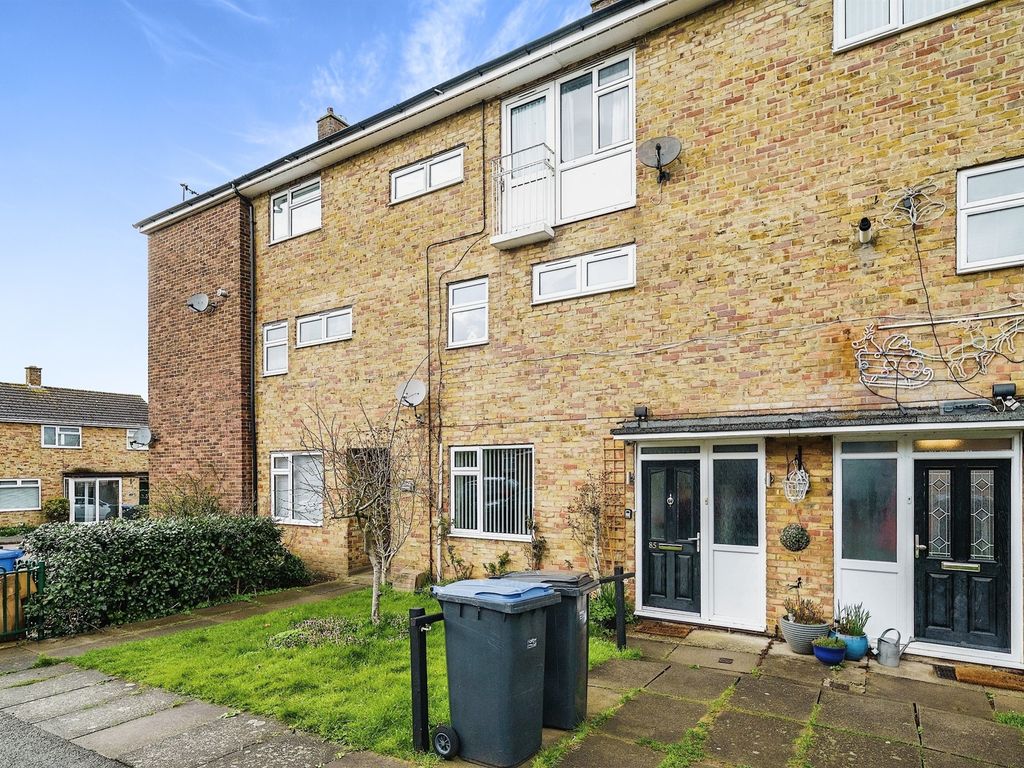 2 bed maisonette for sale in The Readings, Harlow CM18, £250,000