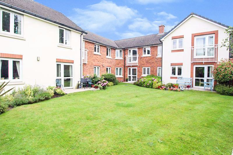 1 bed flat for sale in Hollyfield Road, Sutton Coldfield B75, £110,000