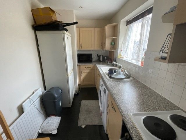 2 bed flat for sale in Morgan Close, Leagrave, Luton LU4, £240,000
