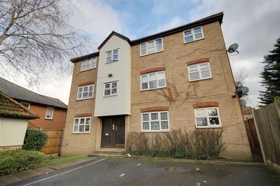 2 bed flat for sale in Wrights Close, Dagenham RM10, £255,000