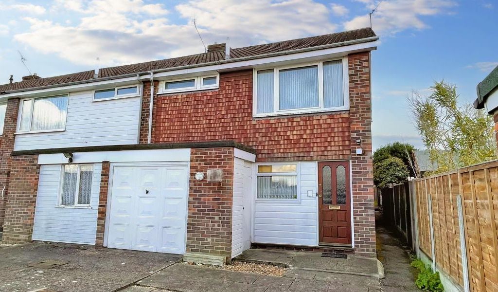 3 bed property for sale in Lichfield Close, Colchester CO1, £290,000