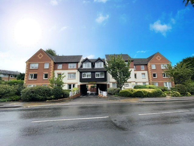1 bed flat for sale in Linkfield Lane, Redhill, Surrey RH1, £130,000