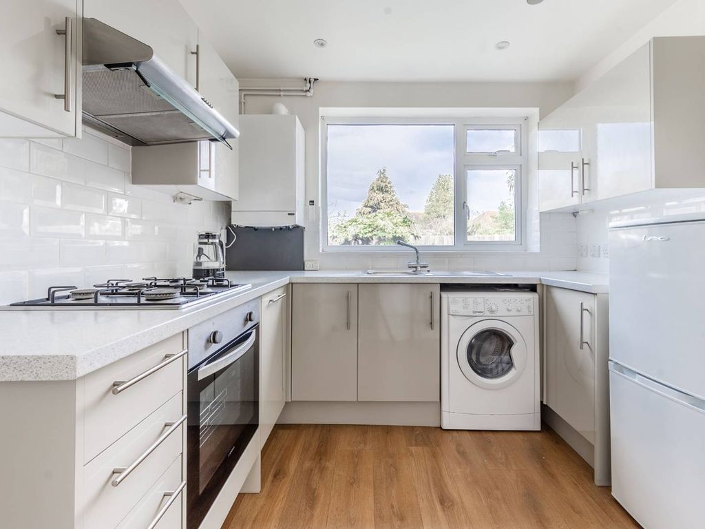 1 bed flat for sale in Wickham Road, Croydon CR0, £240,000