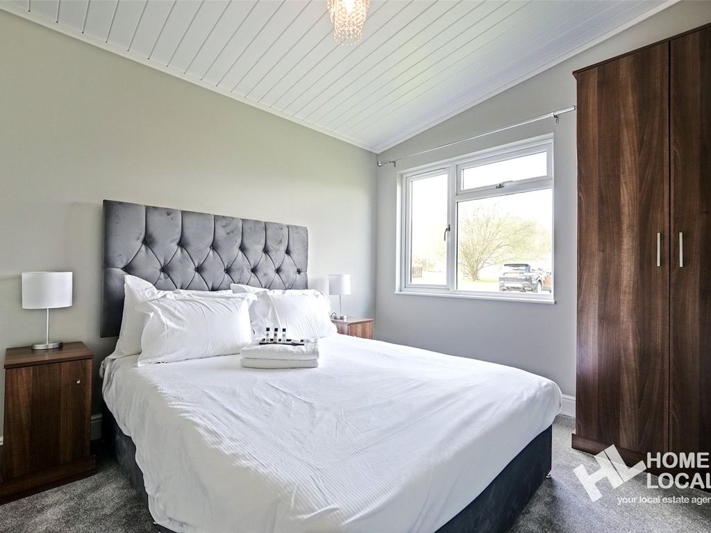 3 bed bungalow for sale in The Warren, Woodham Walter, Maldon, Essex CM9, £265,000