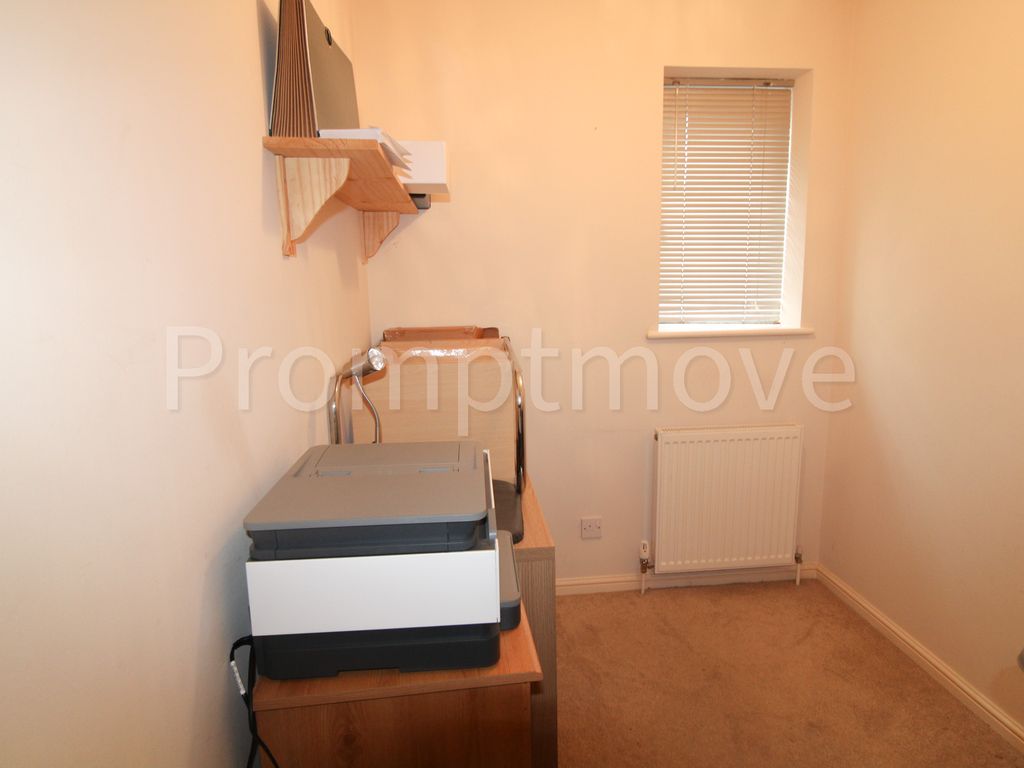 3 bed property for sale in Cromer Way, Luton LU2, £335,000