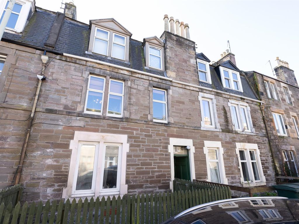 2 bed flat for sale in Ballantine Place, Perth PH1, £83,000