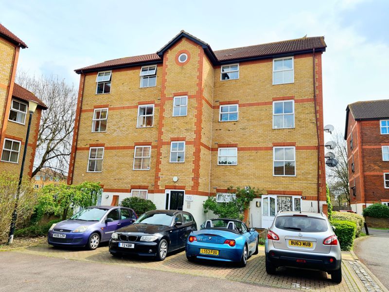 1 bed flat for sale in Appleton Square, Mitcham CR4, £275,000