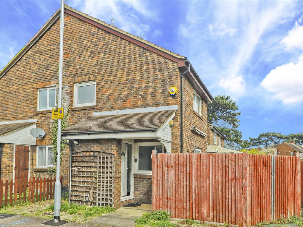 1 bed semi-detached house for sale in Aldenham Drive, Hillingdon UB8, £300,000