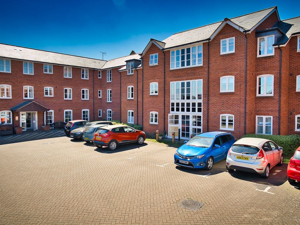 2 bed property for sale in Whitings Court, Paynes Park, Hitchin SG5, £275,000
