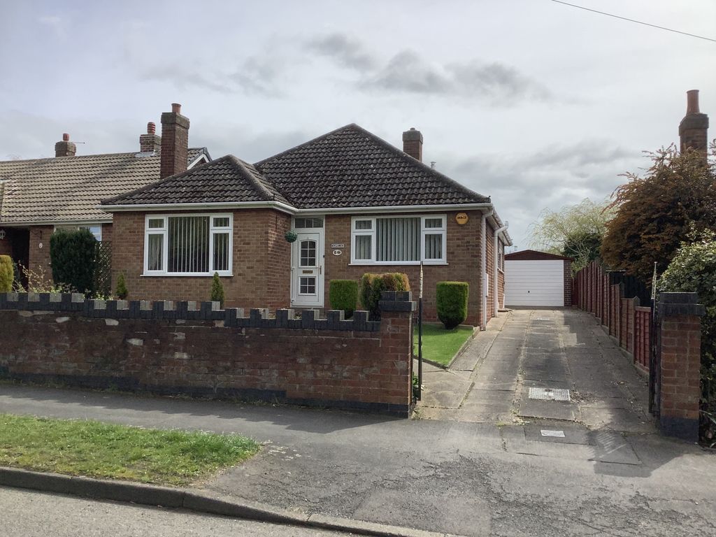 3 bed bungalow for sale in Dunsmore Way, Midway DE11, £290,000