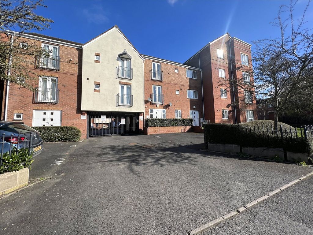 2 bed flat for sale in Willenhall Road, Wolverhampton, West Midlands WV1, £125,000