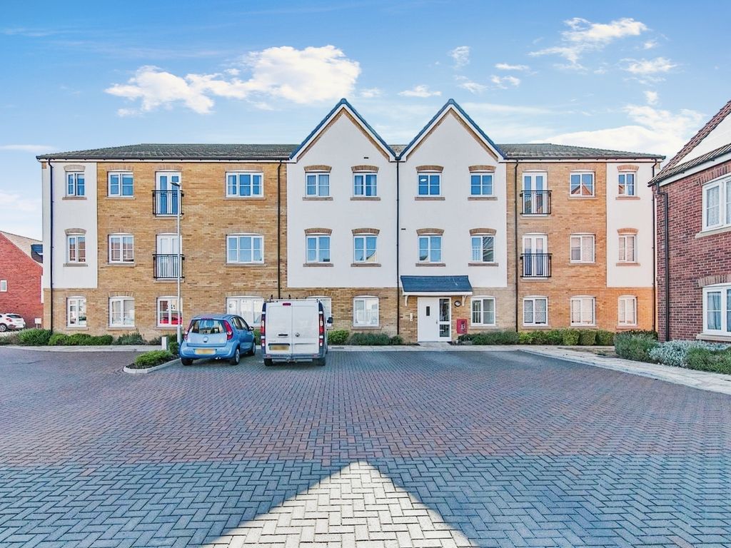 2 bed flat for sale in Taylor Court, Great Cornard, Sudbury CO10, £42,500