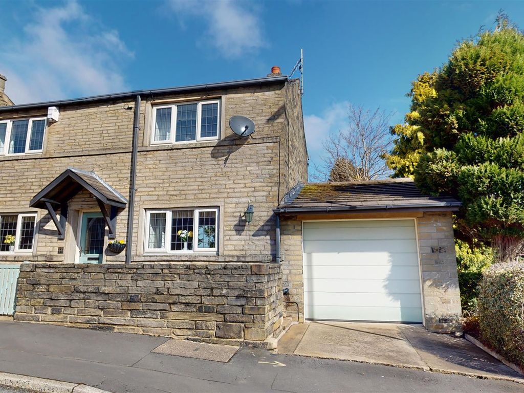2 bed detached house for sale in Old Road, Bradford BD7, £230,000