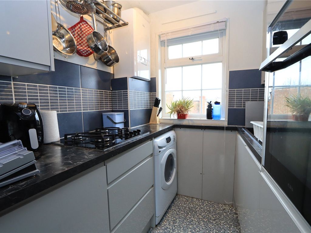 2 bed flat for sale in Pollys Yard, Newport Pagnell, Buckinghamshire MK16, £170,000