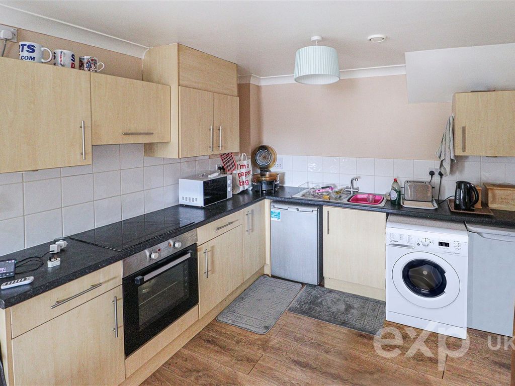 2 bed flat for sale in Wentworth Mews, Ackworth WF7, £120,000