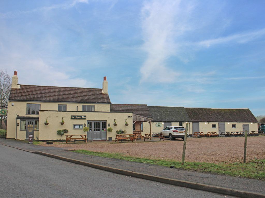 Pub/bar for sale in Old Main Road, Louth LN11, £295,000