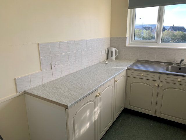 2 bed flat for sale in Middleton House, Tywyn LL36, £82,000