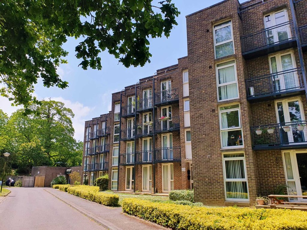 2 bed flat for sale in Nonington Court, Nonington CT15, £160,000