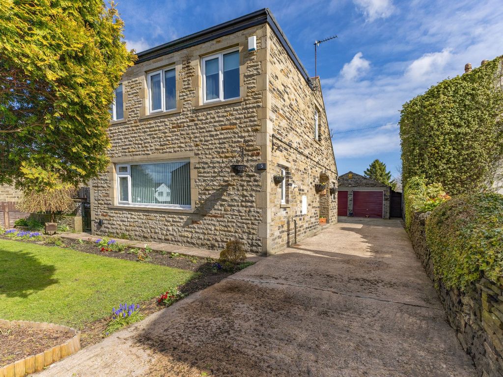 3 bed detached house for sale in Knowle Lane, Wyke, Bradford BD12, £325,000