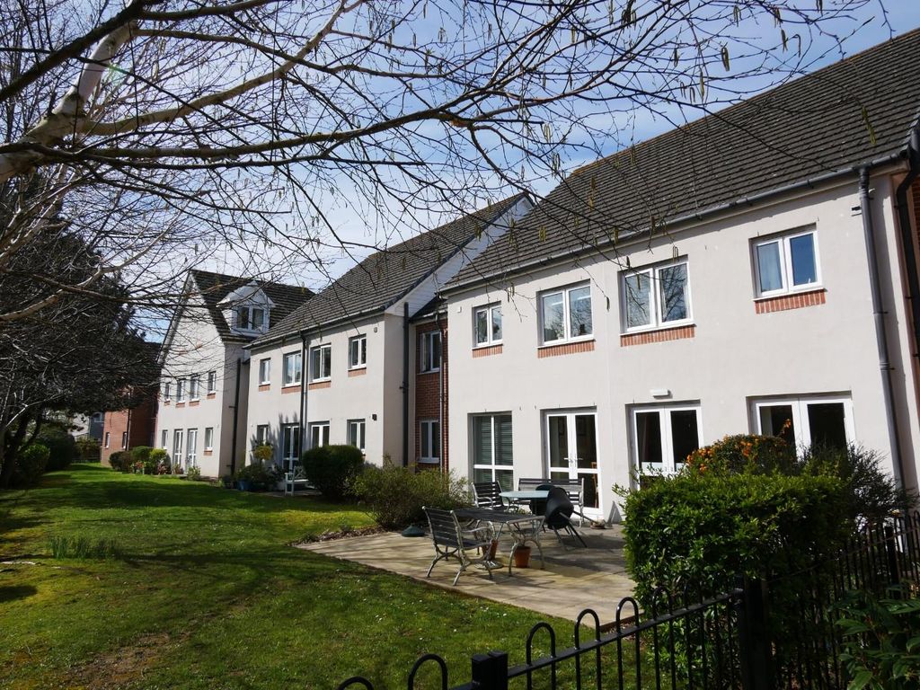 1 bed flat for sale in Plymouth Road, Penarth CF64, £110,000