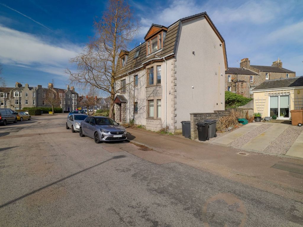 2 bed flat for sale in Gairn Terrace, Aberdeen, Aberdeenshire AB10, £119,000