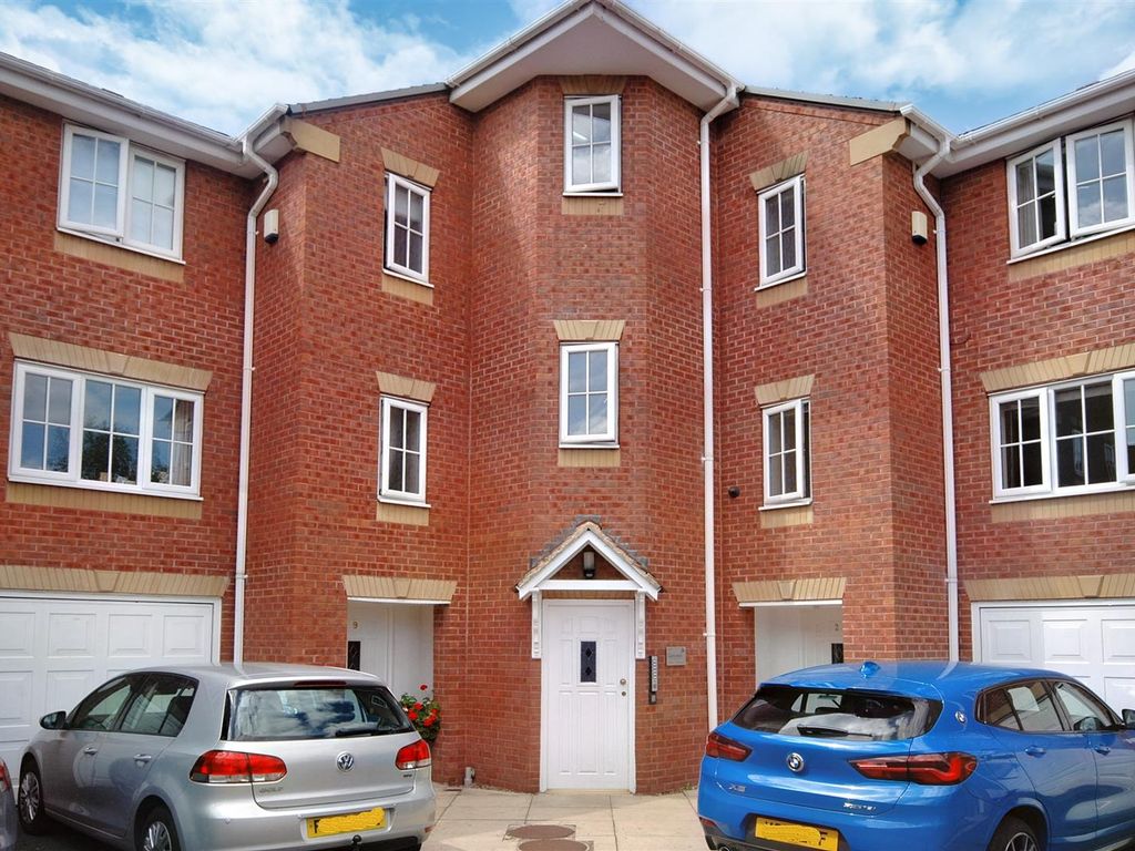 2 bed flat for sale in Benton Mews, Horbury, Wakefield WF4, £130,000