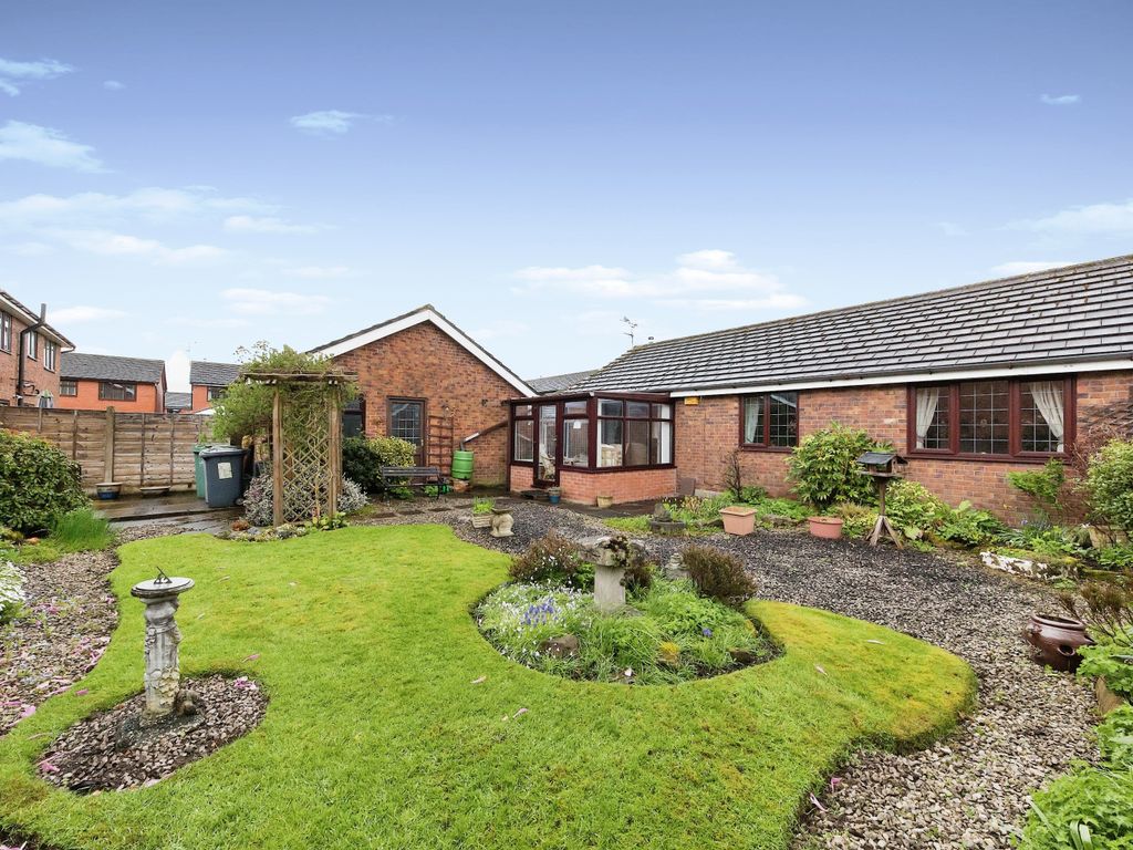 3 bed bungalow for sale in Ellesmere Close, Sandbach, Cheshire CW11, £300,000