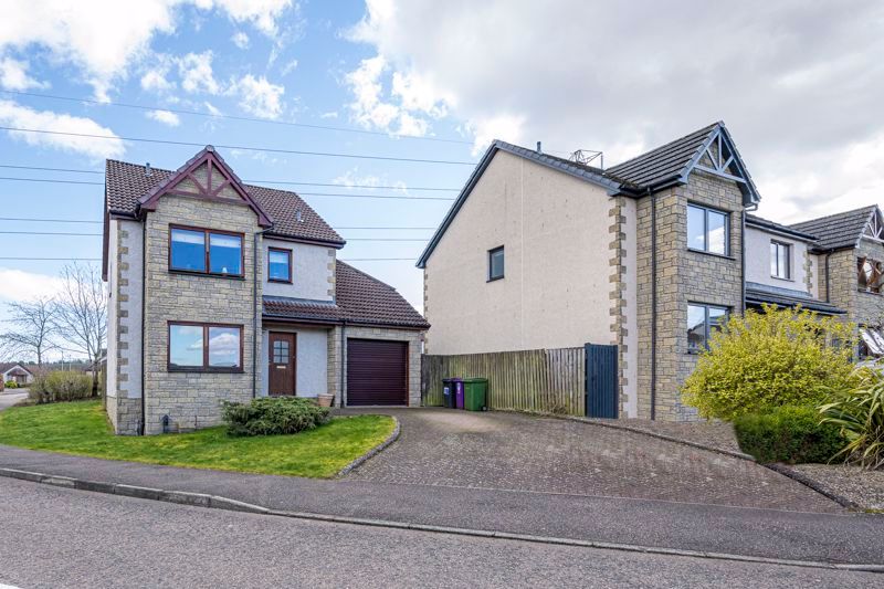 3 bed detached house for sale in John Huband Drive, Birkhill, Dundee DD2, £270,000