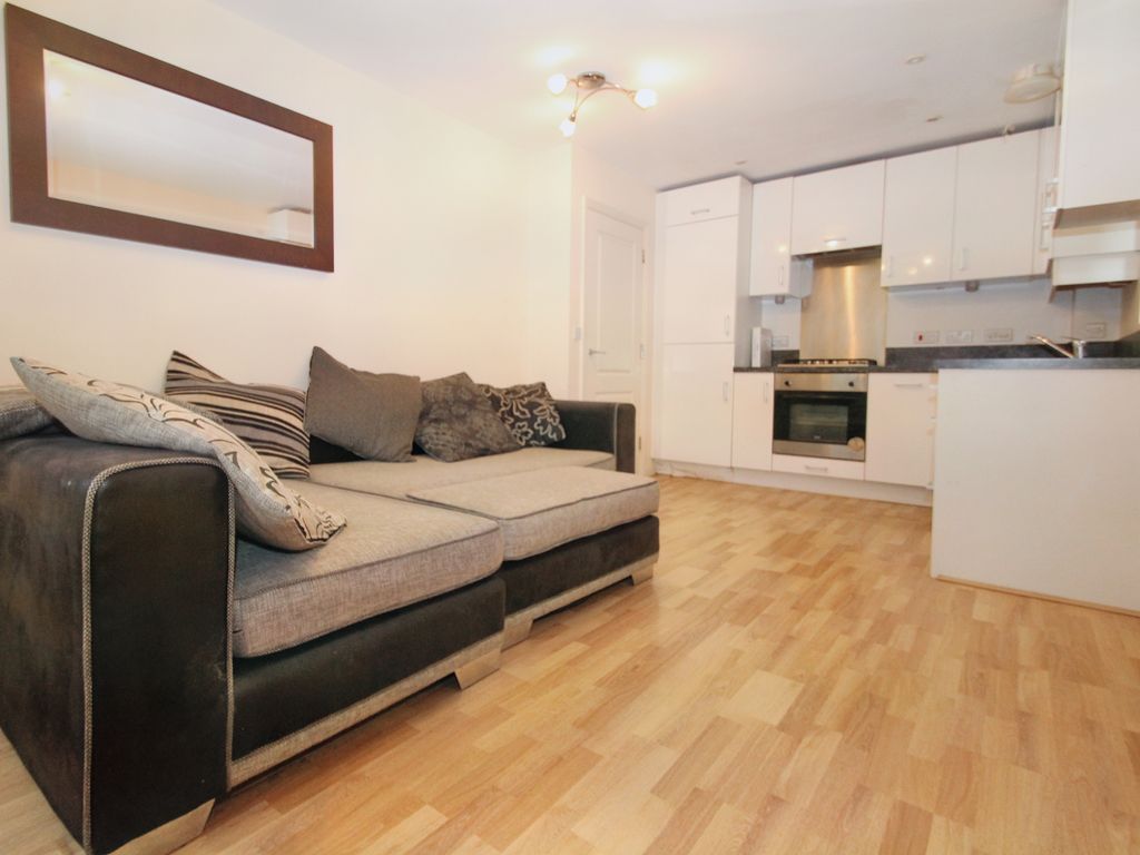 2 bed flat for sale in Overton House, Uxbridge, Greater London UB8, £320,000