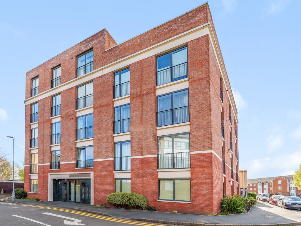 1 bed flat for sale in Cowleaze Road, Kingston Upon Thames KT2, £280,000