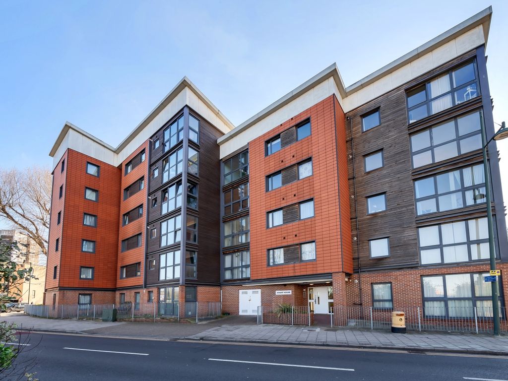 2 bed flat for sale in West Street, Erith DA8, £130,000