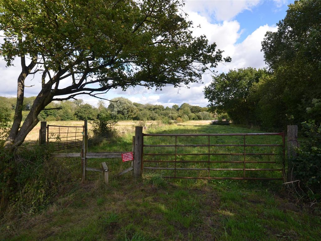 Land for sale in Fen Road, Carleton Rode, Norwich NR16, £150,000