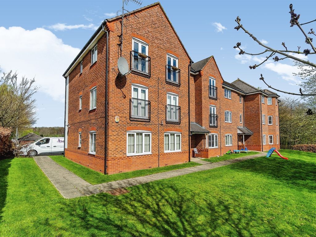2 bed flat for sale in Burrs Drive, Wednesbury WS10, £135,000