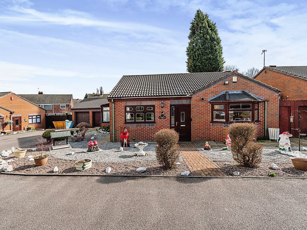 3 bed detached bungalow for sale in Parkview Drive, Brownhills, Walsall WS8, £300,000