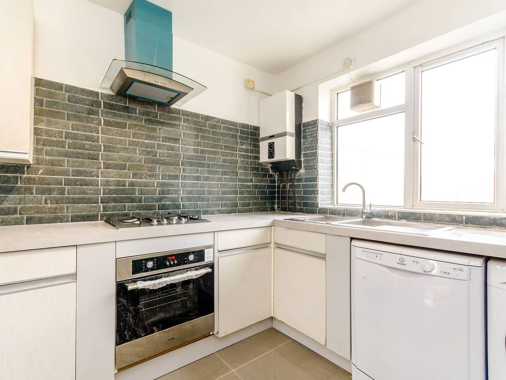 3 bed flat for sale in Kingsnympton Park, Kingston Hill, Kingston Upon Thames KT2, £365,000
