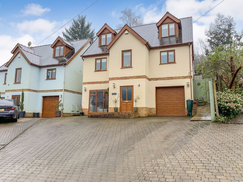 5 bed detached house for sale in Neath Road, Resolven, Neath SA11, £285,000