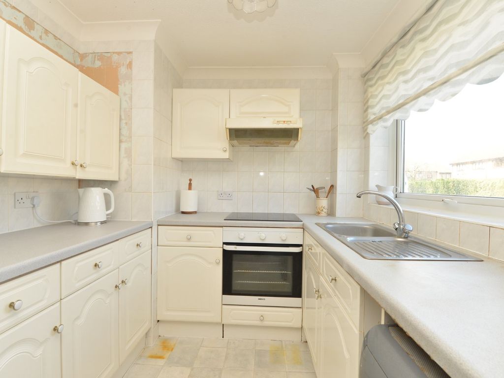 2 bed flat for sale in Forest Court, New Milton, Hampshire BH25, £220,000