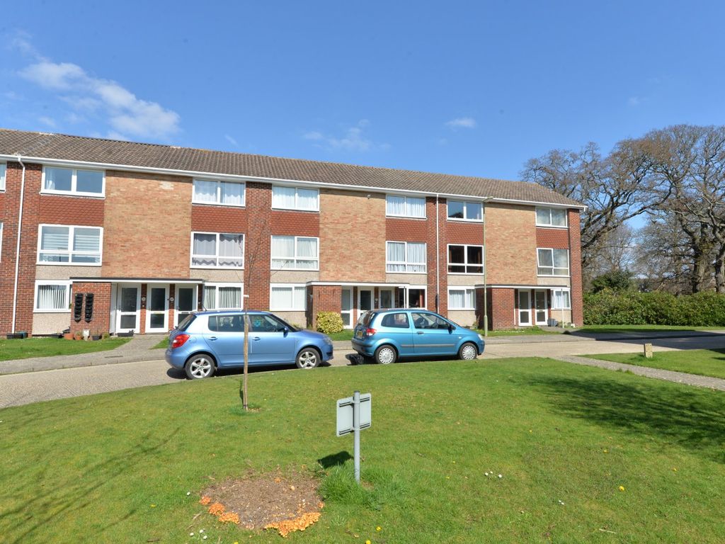 2 bed flat for sale in Forest Court, New Milton, Hampshire BH25, £220,000