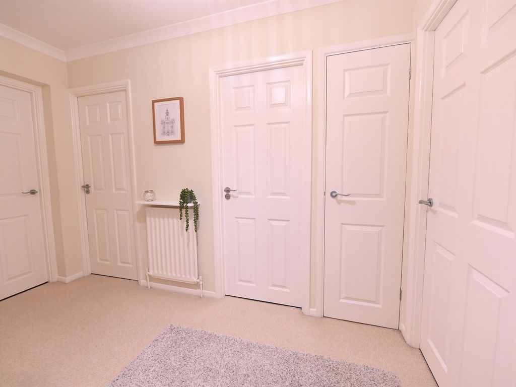 2 bed flat for sale in London Road, Leicester LE2, £200,000