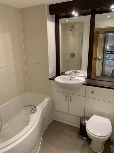 1 bed flat for sale in Masshouse Plaza, Birmingham B5, £175,000
