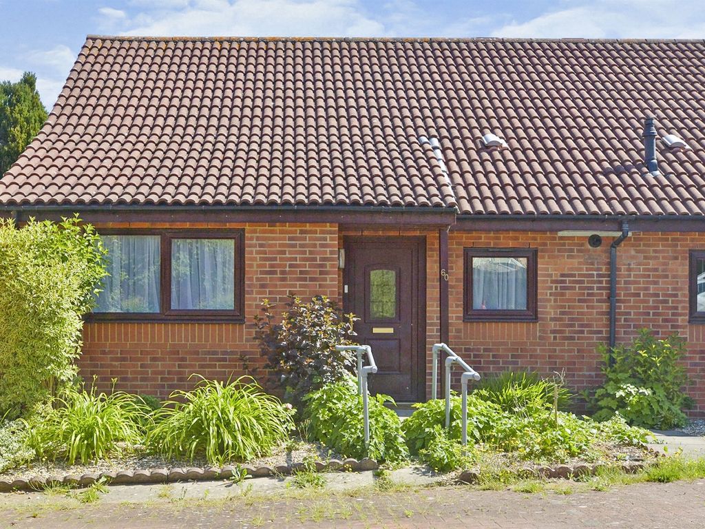 2 bed terraced bungalow for sale in Porthcawl Green, Tattenhoe, Milton Keynes MK4, £135,000