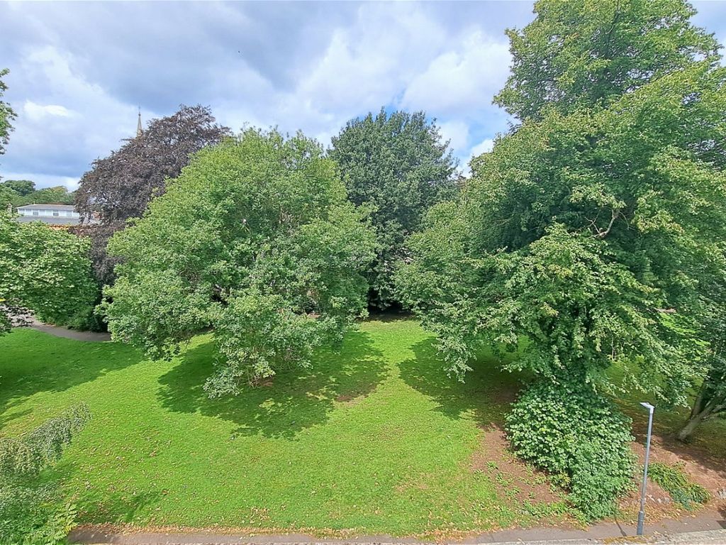 2 bed flat for sale in Torwood Gardens Road, Torquay TQ1, £216,500