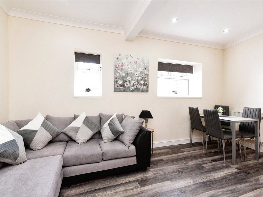 1 bed flat for sale in Griffin Street, Newport NP20, £120,000