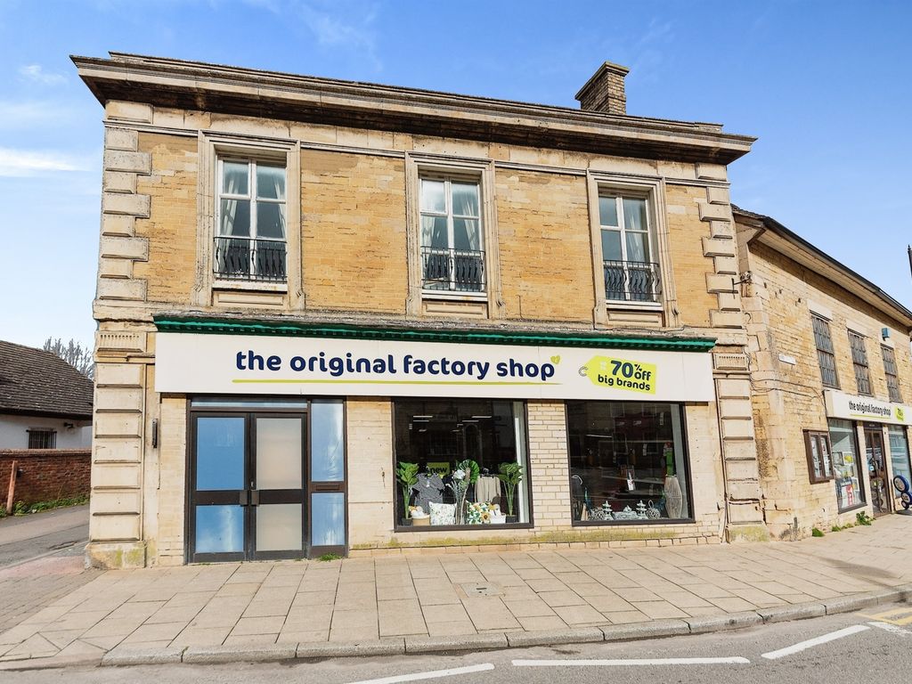2 bed flat for sale in Market Place, Market Deeping, Peterborough PE6, £250,000