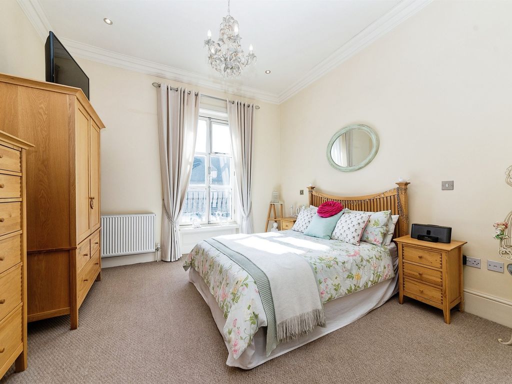 2 bed flat for sale in Market Place, Market Deeping, Peterborough PE6, £250,000
