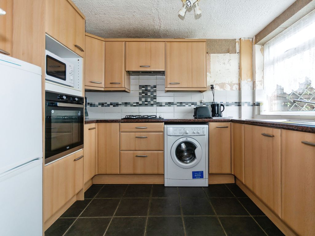 3 bed maisonette for sale in Windrush Close, Solihull, West Midlands B92, £145,000