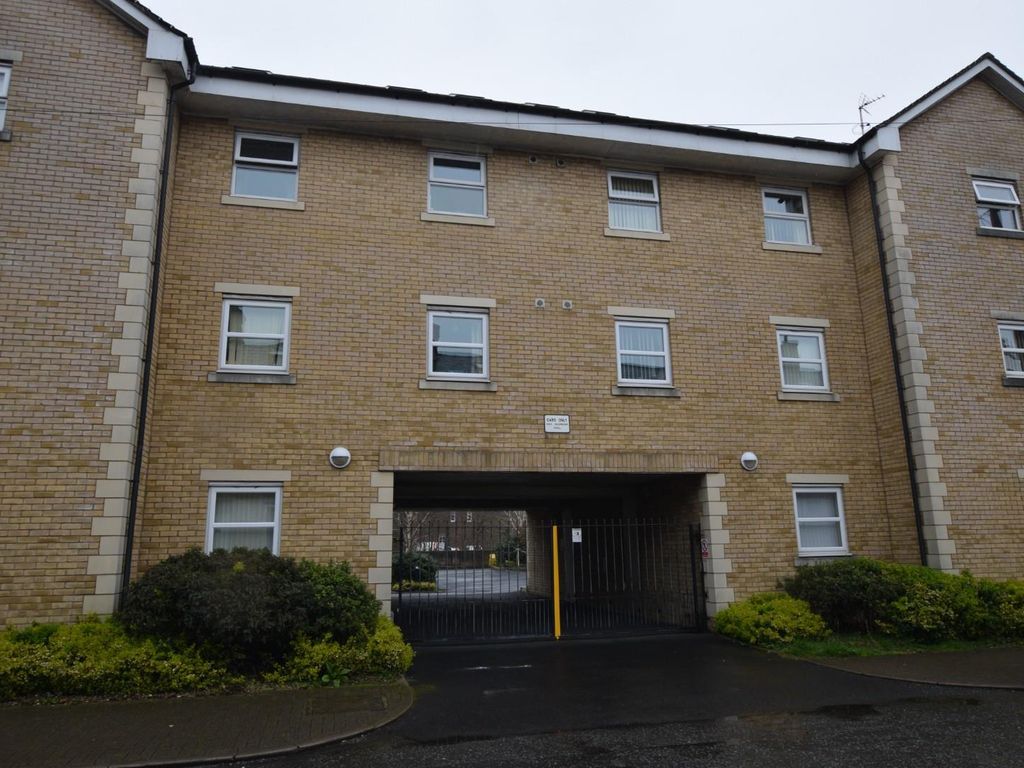 2 bed flat for sale in Station Road, Padiham, Burnley BB12, £79,950